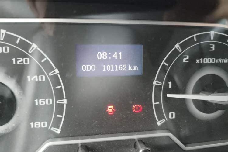Used SAIC MAXUS Xintu V80 2019 2.0T Plus 6-Speed Manual – Aoyuntong Short Wheelbase Ultra-Low Roof 5/6-Seater Odometer Close Up