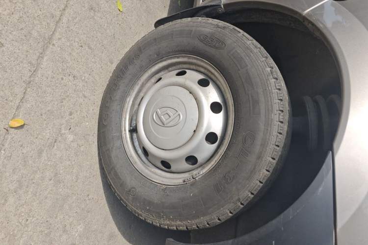 Used SAIC MAXUS Xintu V80 2019 2.5T Classic Version 6-Speed Manual – Aoyuntong Modified Long Wheelbase Mid-Height 7-Seater Right Front Wheel Hub