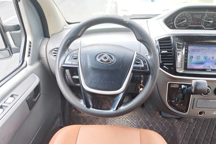 Used SAIC MAXUS Xintu V80 2019 2.5T Classic Model AMT Aoyuntong Short Wheelbase Ultra-Low Roof 5/6-Seater Steering Wheel