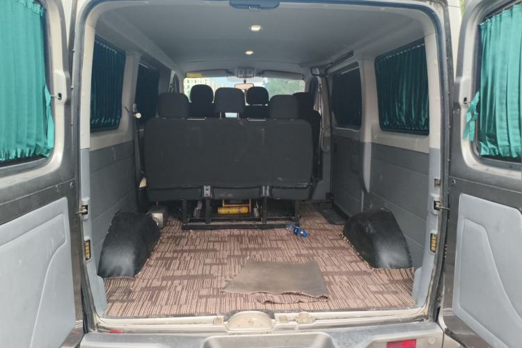 Used SAIC MAXUS Xintu V80 2019 2.0T Plus 6-Speed Manual – Aoyuntong Short Wheelbase Ultra-Low Roof 5/6-Seater Trunk