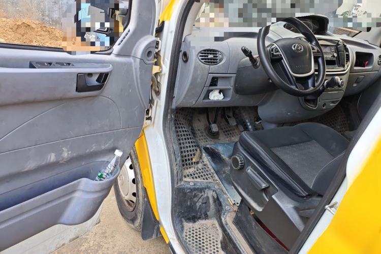 Used SAIC MAXUS Xintu V80 2019 2.5T Classic Edition 6-Speed Manual – Aoyuntong Short Wheelbase Mid-Height Design 5/6 Seats Driver Seat