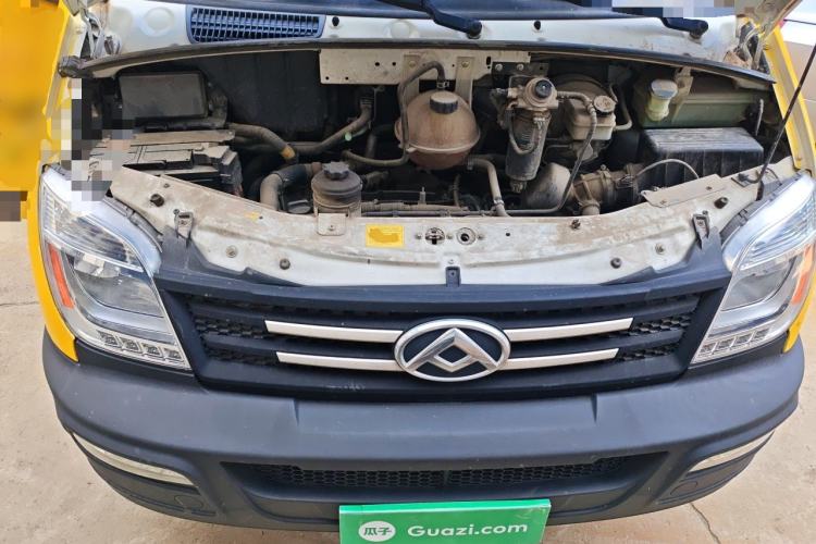 Used SAIC MAXUS Xintu V80 2019 2.5T Classic Edition 6-Speed Manual – Aoyuntong Short Wheelbase Mid-Height Design 5/6 Seats Engine Bay