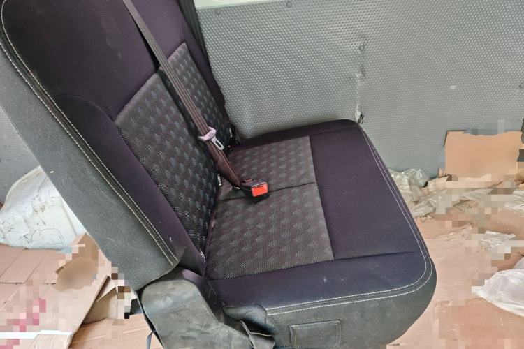 Used SAIC MAXUS Xintu V80 2019 2.5T Classic Edition 6-Speed Manual – Aoyuntong Short Wheelbase Mid-Height Design 5/6 Seats Left Rear Seat