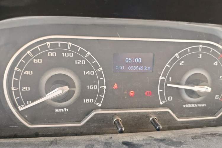 Used SAIC MAXUS Xintu V80 2019 2.5T Classic Edition 6-Speed Manual – Aoyuntong Short Wheelbase Mid-Height Design 5/6 Seats Odometer Close Up
