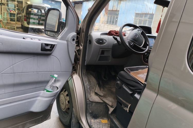 Used SAIC MAXUS Xintu V80 2019 2.5T Classic Model AMT Aoyuntong Facelifted Short Wheelbase Ultra-Low Roof 5/6-Seater Driver Seat