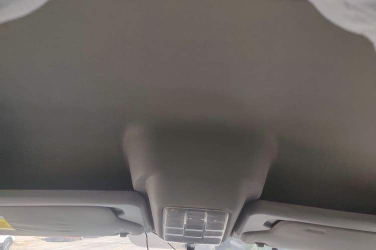 Used SAIC MAXUS Xintu V80 2019 2.5T Classic Model AMT Aoyuntong Long Wheelbase Mid-Roof 7-Seater Headliner