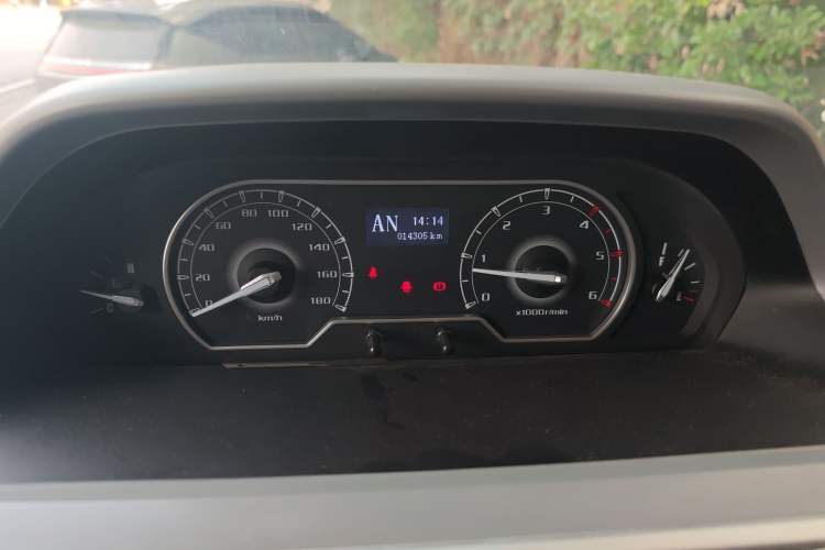 Used SAIC MAXUS Xintu V80 2019 2.5T Classic AMT Aoyuntong Facelifted Short-Wheelbase Mid-Roof 5/6-Seater Instrument Cluster