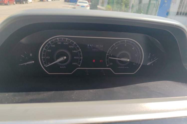 Used SAIC MAXUS Xintu V80 2019 2.5T Classic Model AMT Aoyuntong Long Wheelbase Mid-Roof 7-Seater Instrument Cluster