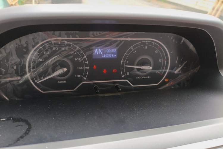 Used SAIC MAXUS Xintu V80 2019 2.5T Classic Model AMT Aoyuntong Facelifted Short Wheelbase Ultra-Low Roof 5/6-Seater Instrument Cluster