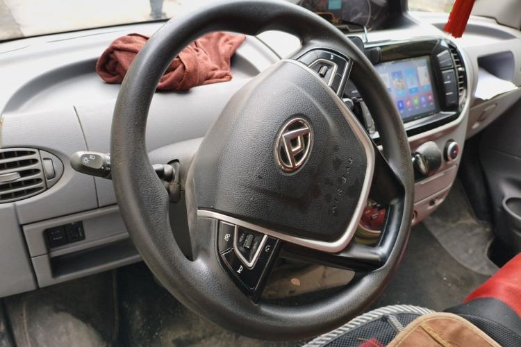 Used SAIC MAXUS Xintu V80 2019 2.5T Classic Model AMT Aoyuntong Facelifted Short Wheelbase Ultra-Low Roof 5/6-Seater Steering Wheel