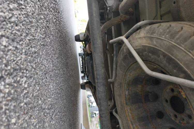 Used SAIC MAXUS Xintu V80 2019 2.5T Classic Model 6-Speed Manual Aotong Long Wheelbase Mid-Height 7-Seater Chassis Rear