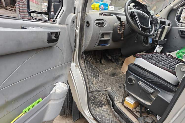 Used SAIC MAXUS Xintu V80 2019 2.5T Classic Edition AMT Aoyuntong Facelifted Long Wheelbase Mid-Height 7-Seater Driver Seat