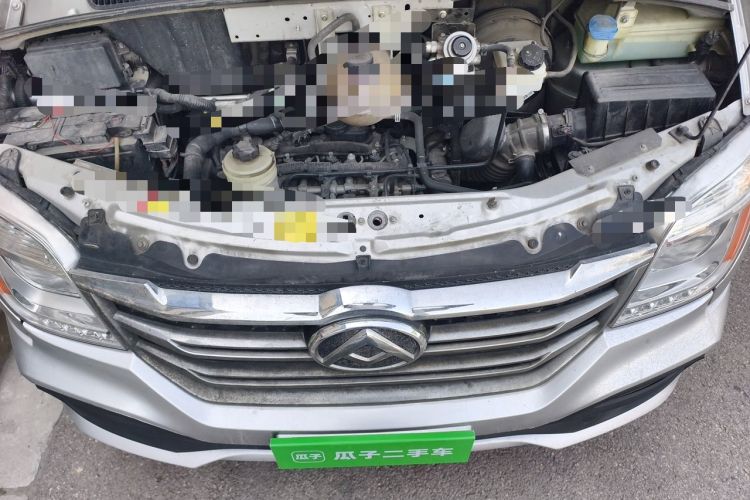 Used SAIC MAXUS Xintu V80 2019 2.5T Classic Model 6-Speed Manual Aotong Long Wheelbase Mid-Height 7-Seater Engine Bay