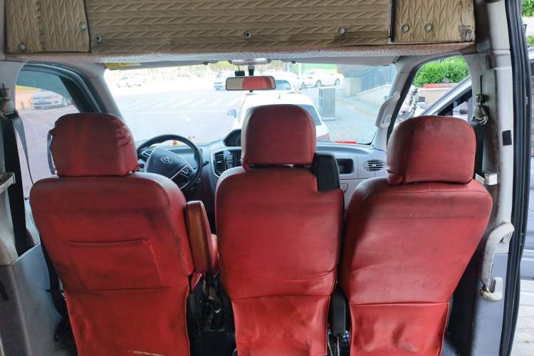 Used SAIC MAXUS Xintu V80 2019 2.5T Classic Model 6-Speed Manual Aotong Long Wheelbase Mid-Height 7-Seater Headliner