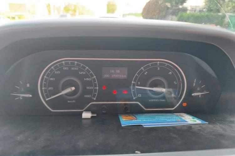 Used SAIC MAXUS Xintu V80 2019 2.5T Classic Model 6-Speed Manual Aotong Long Wheelbase Mid-Height 7-Seater Instrument Cluster