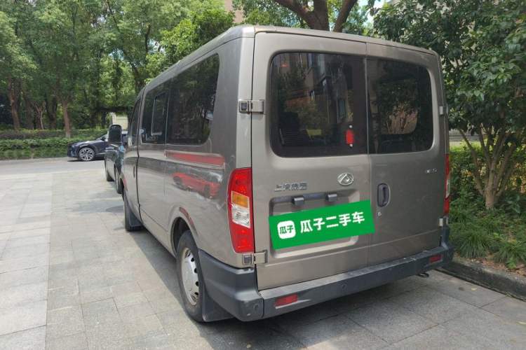 Used SAIC MAXUS Xintu V80 2019 2.5T Classic Model 6-Speed Manual – Aoyuntong Short Wheelbase Ultra-Low Roof 5/6 Seats Rear Left 45 Deg