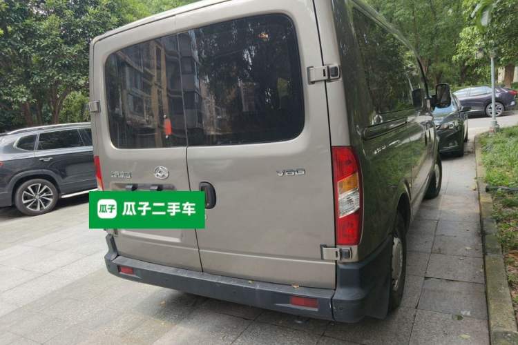 Used SAIC MAXUS Xintu V80 2019 2.5T Classic Model 6-Speed Manual – Aoyuntong Short Wheelbase Ultra-Low Roof 5/6 Seats Rear Right 45 Deg