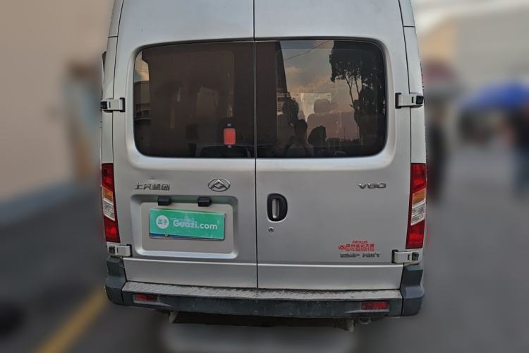 Used SAIC MAXUS Xintu V80 2019 2.5T Classic Model AMT Aoyuntong Long Wheelbase Mid-Roof 7-Seater Rear