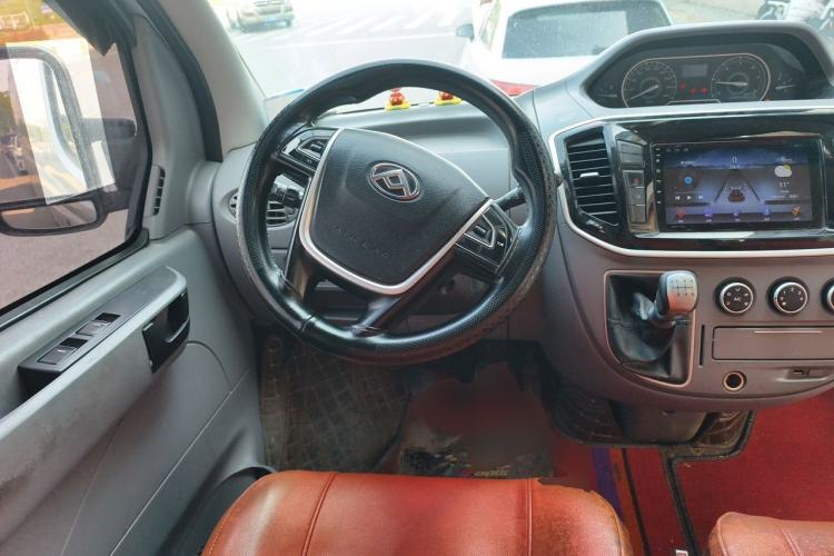 Used SAIC MAXUS Xintu V80 2019 2.5T Classic Model 6-Speed Manual Aotong Long Wheelbase Mid-Height 7-Seater Steering Wheel