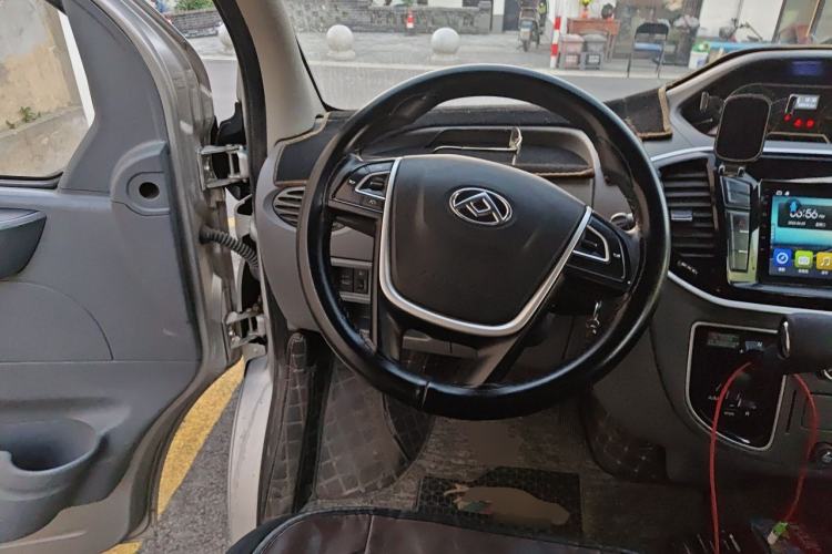 Used SAIC MAXUS Xintu V80 2019 2.5T Classic Model AMT Aoyuntong Long Wheelbase Mid-Roof 7-Seater Steering Wheel
