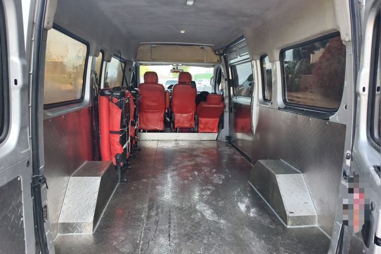 Used SAIC MAXUS Xintu V80 2019 2.5T Classic Model 6-Speed Manual Aotong Long Wheelbase Mid-Height 7-Seater Trunk