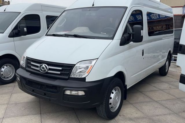 Used SAIC MAXUS Xintu V80 2019 2.5T Classic Model 6-Speed Manual Aotong Long Wheelbase Mid-Height 7-Seater