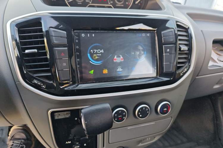 Used SAIC MAXUS Xintu V80 2019 2.5T Classic Model AMT Aoyuntong Long Wheelbase Mid-Roof 7-Seater Audio And AC Panel