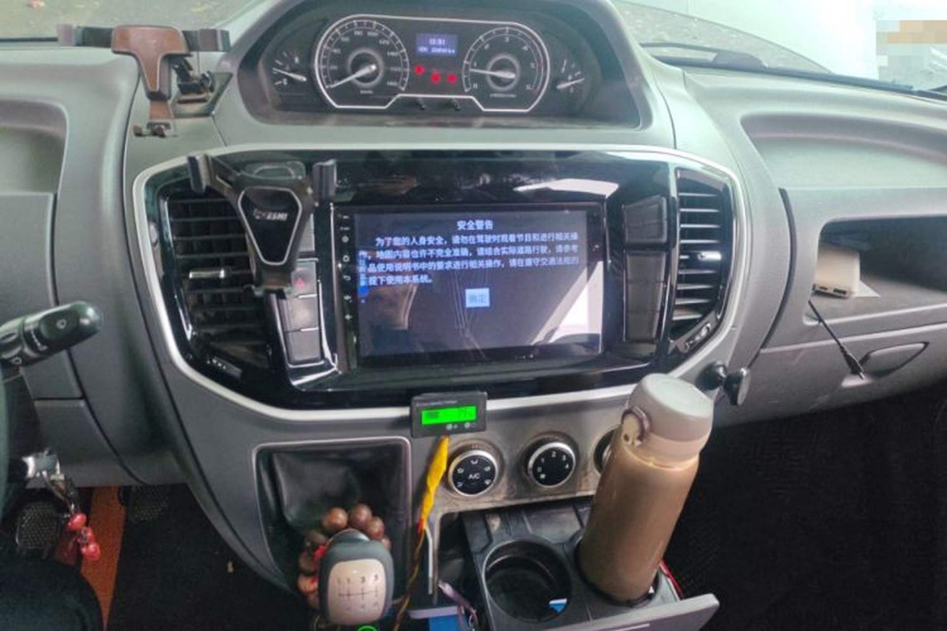 Used SAIC MAXUS Xintu V80 2019 2.5T Classic Version 6-Speed Manual – Aoyuntong Modified Long Wheelbase Mid-Height 7-Seater Audio And AC Panel