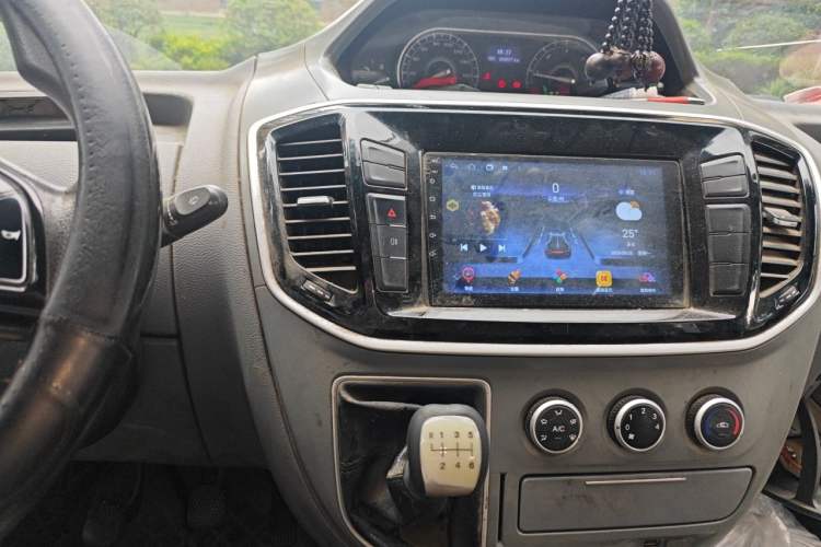 Used SAIC MAXUS Xintu V80 2019 2.5T Classic Edition 6-Speed Manual – Aoyuntong Modified Version Short Wheelbase Mid-Height Roof 5/6 Seats Audio And AC Panel