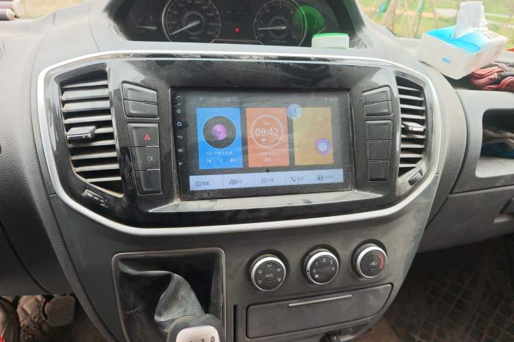 Used SAIC MAXUS Xintu V80 2019 2.5T Classic Edition 6-Speed Manual – Aoyuntong Modified Version Short Wheelbase Mid-Height Roof 5/6 Seats Audio And AC Panel