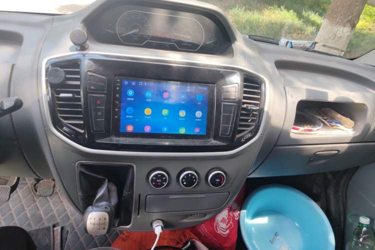 Used SAIC MAXUS Xintu V80 2019 2.5T Classic Version 6-Speed Manual – Aoyuntong Modified Long Wheelbase Mid-Height 7-Seater Audio And AC Panel