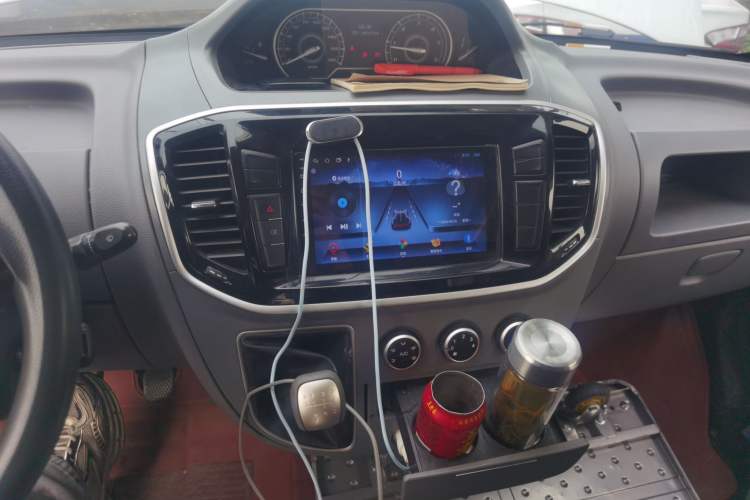 Used SAIC MAXUS Xintu V80 2019 2.5T Classic Version 6-Speed Manual – Aoyuntong Modified Long Wheelbase Mid-Height 7-Seater Audio And AC Panel