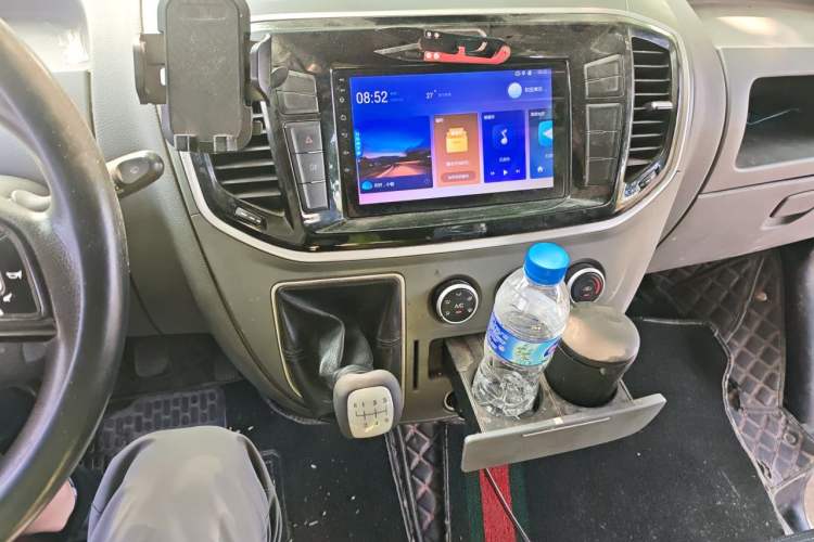 Used SAIC MAXUS Xintu V80 2019 2.5T Classic Version 6-Speed Manual – Aoyuntong Modified Long Wheelbase Mid-Height 7-Seater Audio And AC Panel