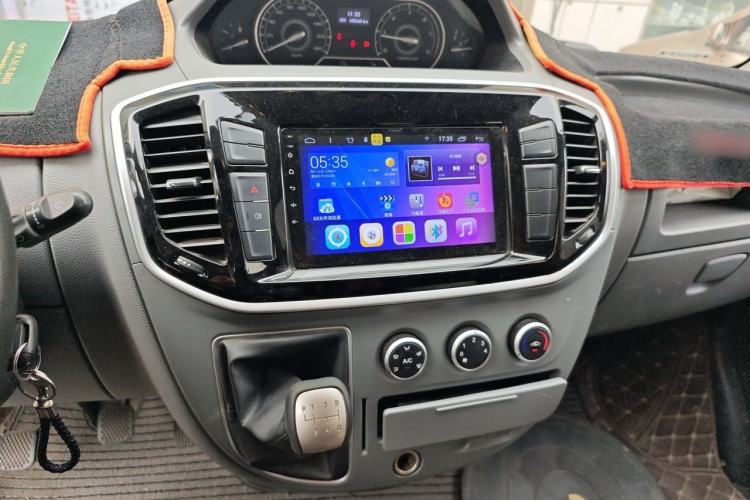 Used SAIC MAXUS Xintu V80 2019 2.5T Classic Edition 6-Speed Manual – Aoyuntong Modified Version Short Wheelbase Mid-Height Roof 5/6 Seats Audio And AC Panel