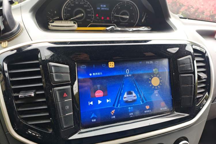 Used SAIC MAXUS Xintu V80 2019 2.5T Classic Model 6-Speed Manual – Aoyuntong Modified Version with Long Wheelbase High Roof and 7 Seating Capacity Audio And AC Panel