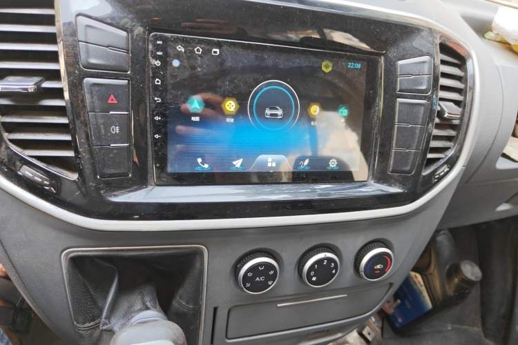 Used SAIC MAXUS Xintu V80 2019 2.5T Classic Model 6-Speed Manual – Aotong Long Wheelbase High-Roof 7-Seater Audio And AC Panel