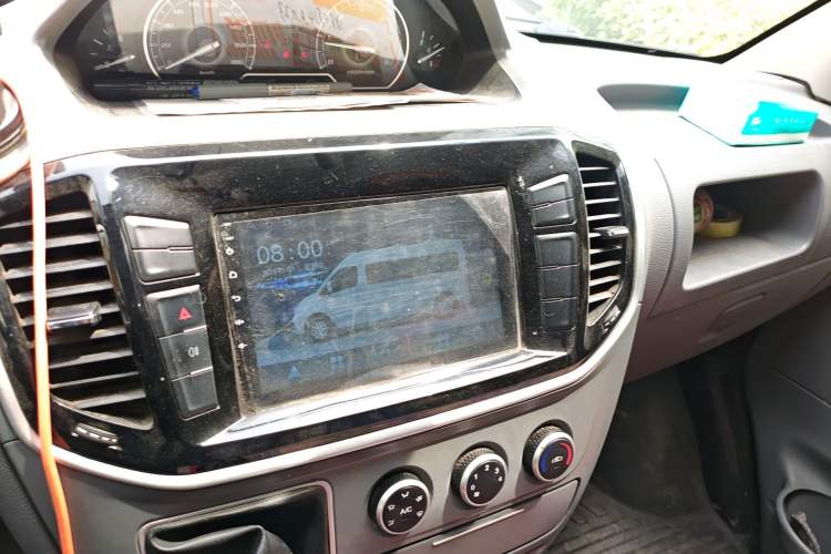 Used SAIC MAXUS Xintu V80 2019 2.5T Classic Version 6-Speed Manual – Aoyuntong Modified Long Wheelbase Mid-Height 7-Seater Audio And AC Panel