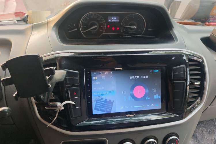 Used SAIC MAXUS Xintu V80 2019 2.5T Classic Edition 6-Speed Manual – Aoyuntong Modified Version Short Wheelbase Mid-Height Roof 5/6 Seats Audio And AC Panel