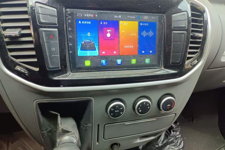 Used SAIC MAXUS Xintu V80 2019 2.0T Plus 6-speed Manual – Aotong Long Wheelbase Mid-Height 7-Seater Audio And AC Panel