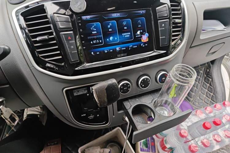 Used SAIC MAXUS Xintu V80 2019 2.5T Classic Edition AMT Aoyuntong Facelifted Long Wheelbase Mid-Height 7-Seater Audio And AC Panel