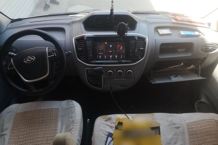 Used SAIC MAXUS Xintu V80 2019 2.5T Classic AMT Aoyuntong Short Wheelbase Mid-Roof 5/6-Seater Center Console