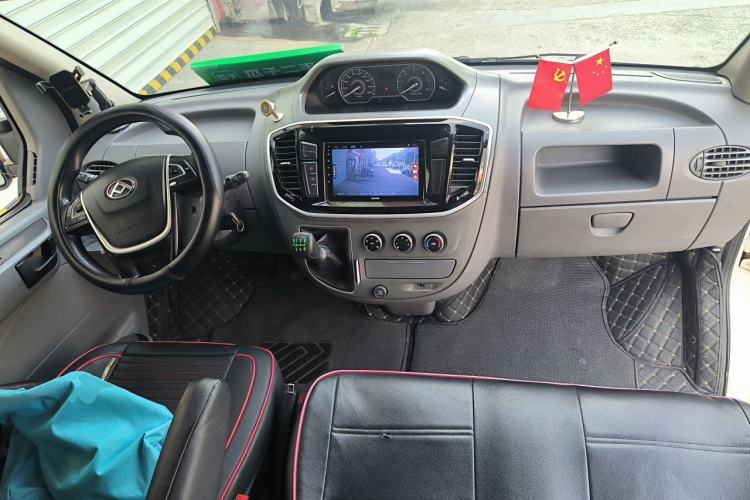 Used SAIC MAXUS Xintu V80 2019 2.5T Classic Edition 6-Speed Manual – Aoyuntong Short Wheelbase Mid-Height Design 5/6 Seats Center Console