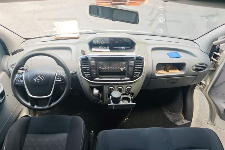 Used SAIC MAXUS Xintu V80 2019 2.5T Classic Edition 6-Speed Manual – Aoyuntong Short Wheelbase Mid-Height Design 5/6 Seats Center Console