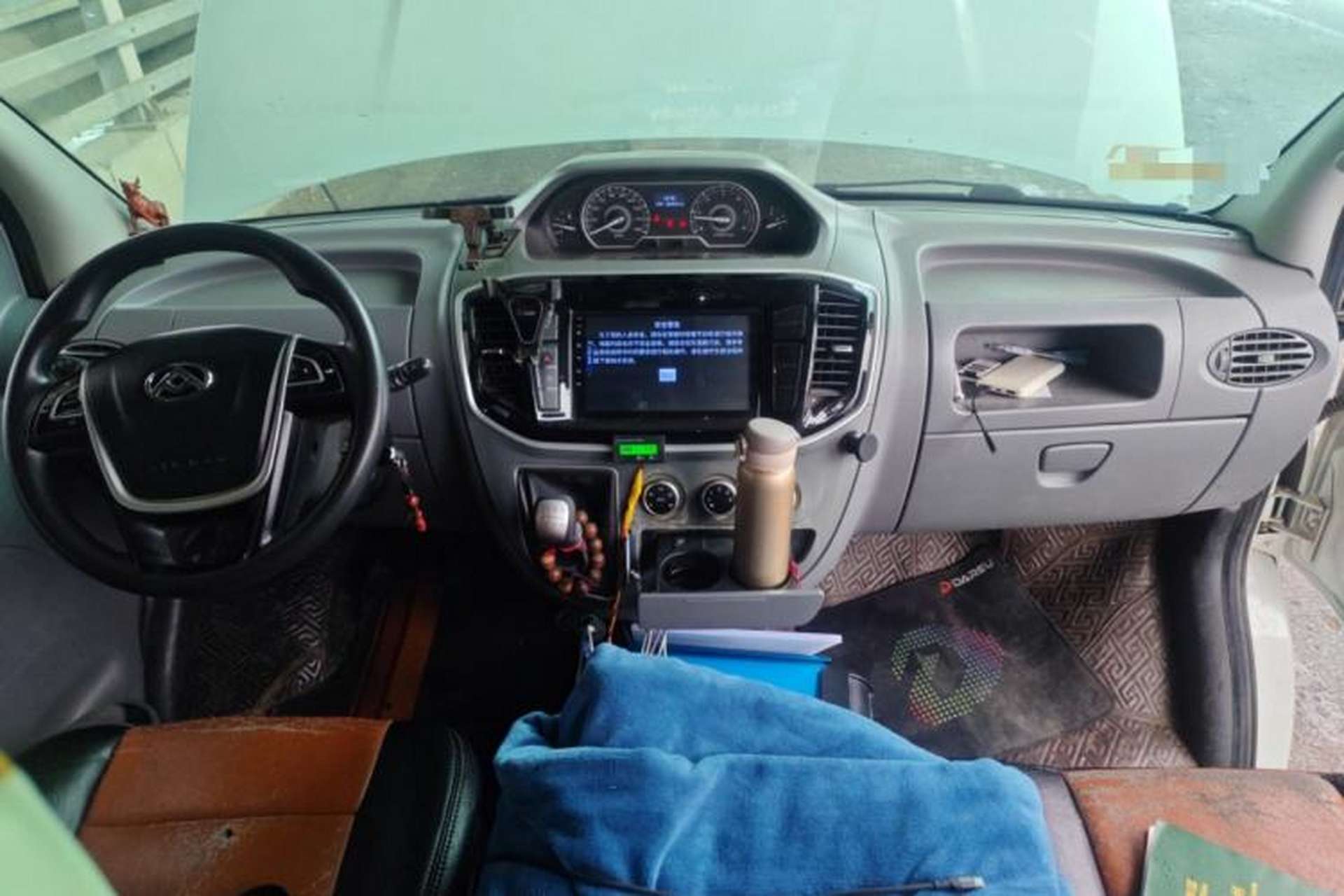 Used SAIC MAXUS Xintu V80 2019 2.5T Classic Version 6-Speed Manual – Aoyuntong Modified Long Wheelbase Mid-Height 7-Seater Center Console