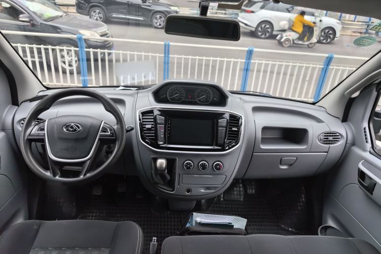 Used SAIC MAXUS Xintu V80 2019 2.5T Classic Model 6-Speed Manual – Aoyuntong Modified Version Short Wheelbase Ultra-Low Roof 5/6 Seats Center Console