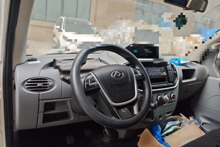 Used SAIC MAXUS Xintu V80 2019 2.5T Classic Edition 6-Speed Manual – Aoyuntong Short Wheelbase Mid-Height Design 5/6 Seats Center Console