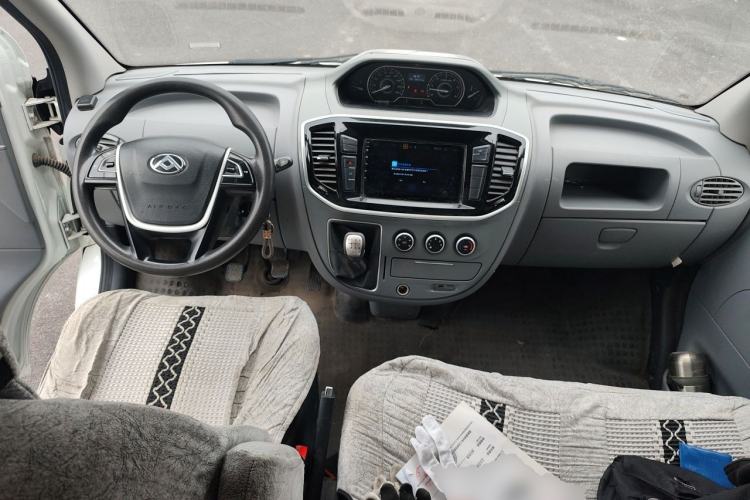 Used SAIC MAXUS Xintu V80 2019 2.0T Plus 6-speed Manual – Aotong Long Wheelbase Mid-Height 7-Seater Center Console
