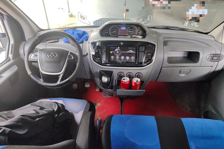 Used SAIC MAXUS Xintu V80 2019 2.5T Classic Model 6-Speed Manual Aotong Long Wheelbase Mid-Height 7-Seater Center Console