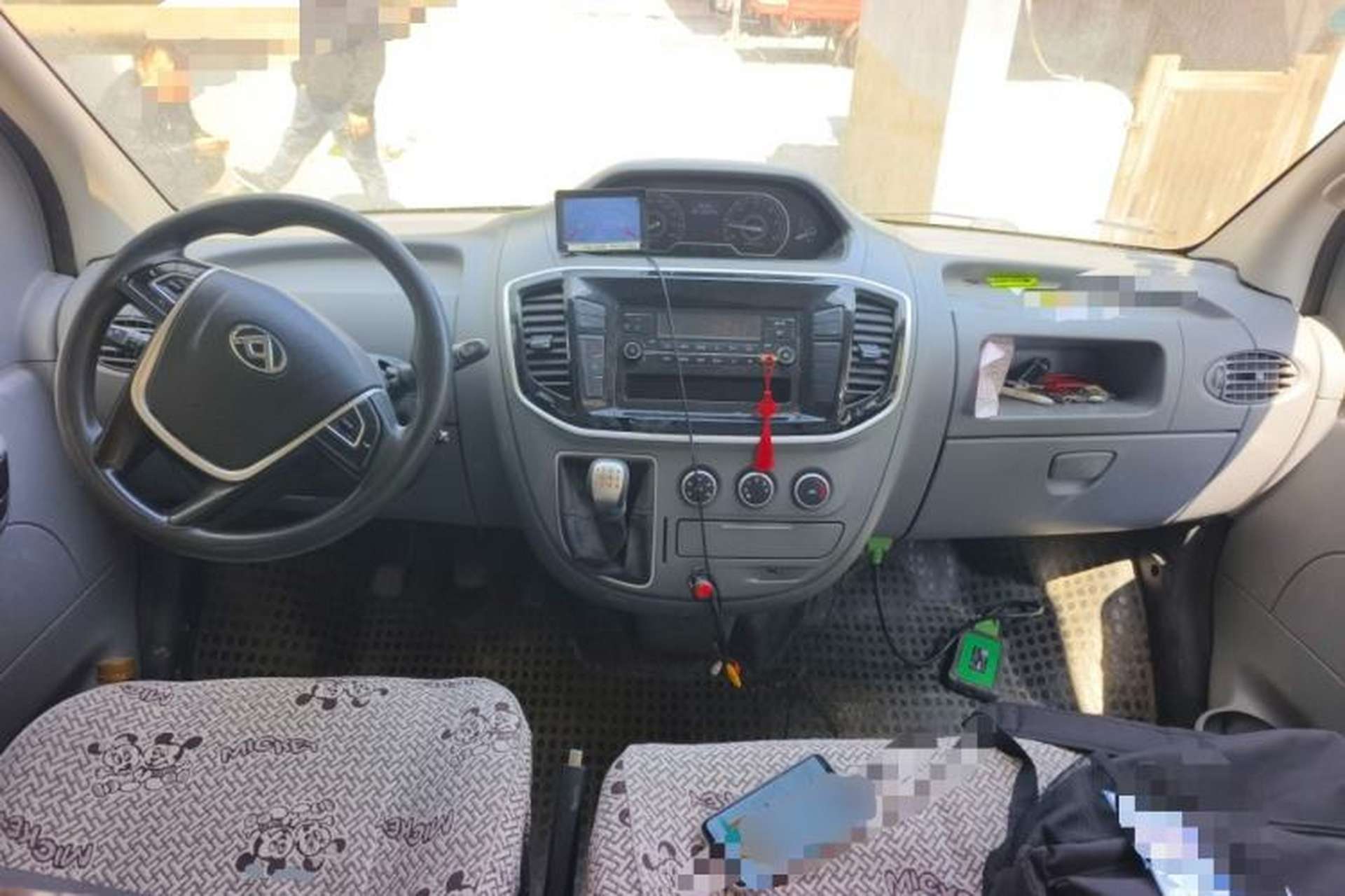Used SAIC MAXUS Xintu V80 2019 2.5T Classic Model 6-Speed Manual – Aoyuntong Modified Version Short Wheelbase Ultra-Low Roof 5/6 Seats Center Console