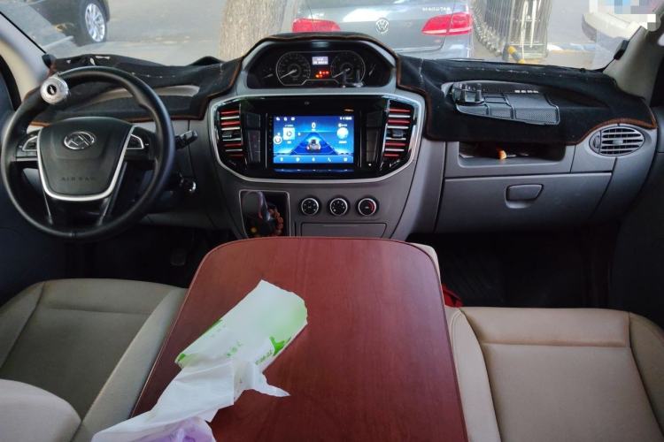Used SAIC MAXUS Xintu V80 2019 2.5T Classic Edition 6-Speed Manual – Aoyuntong Modified Version Short Wheelbase Mid-Height Roof 5/6 Seats Center Console